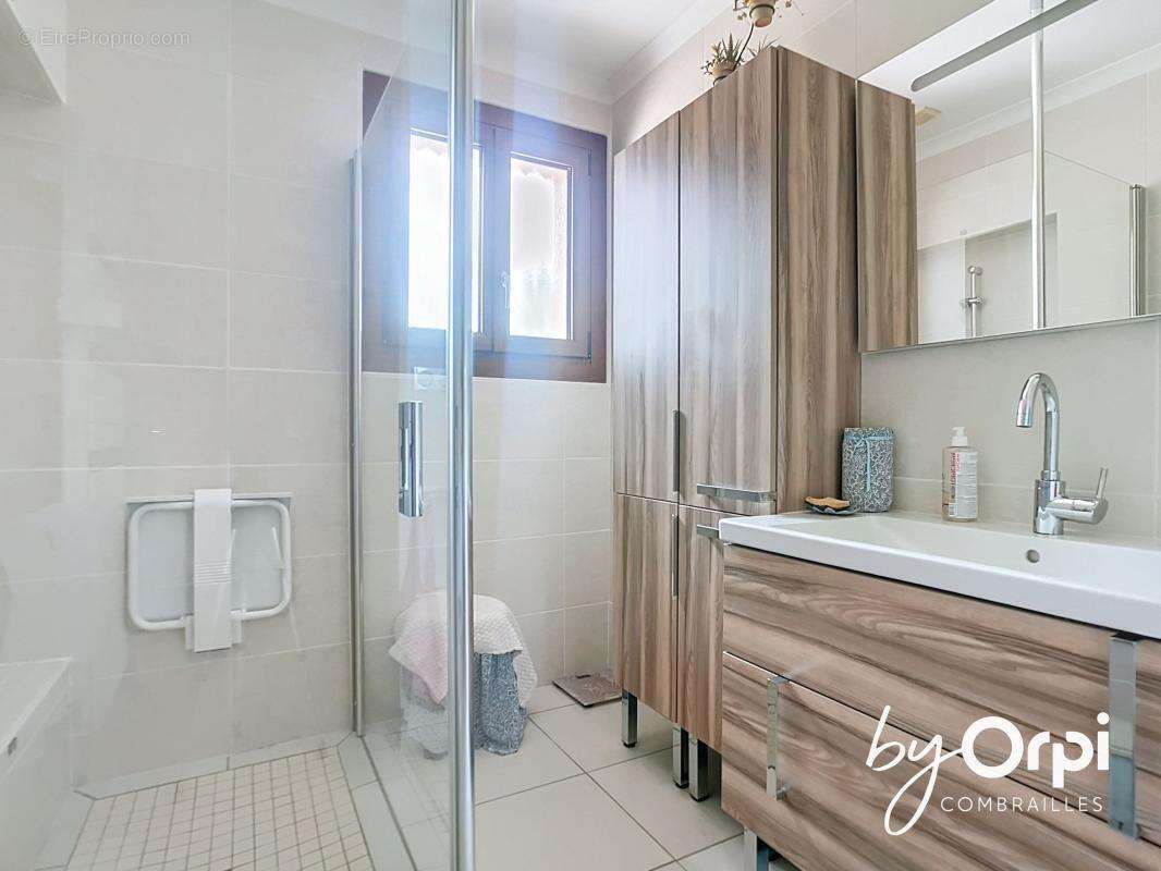 Maison à DURDAT-LAREQUILLE