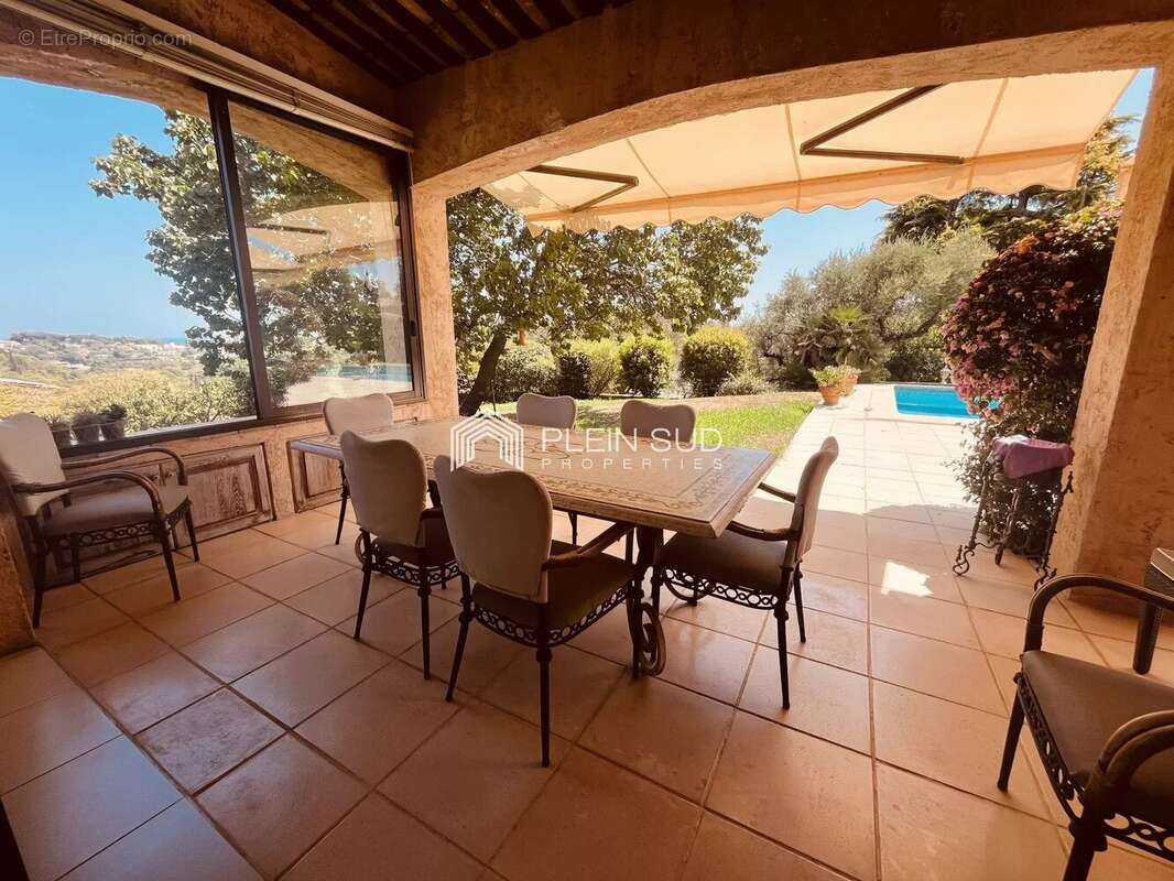 Antibes, superbe maison sur les hauteurs. - photo 9