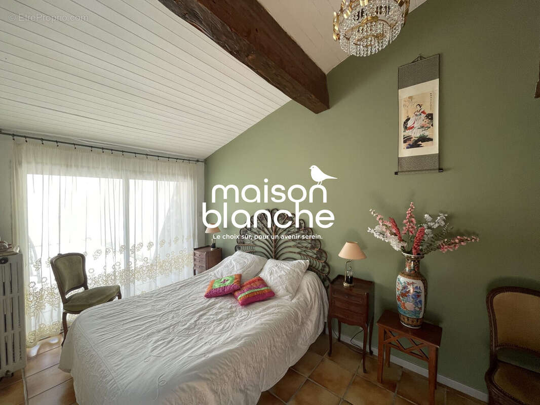 Maison à SAINT-SULPICE-DE-FALEYRENS