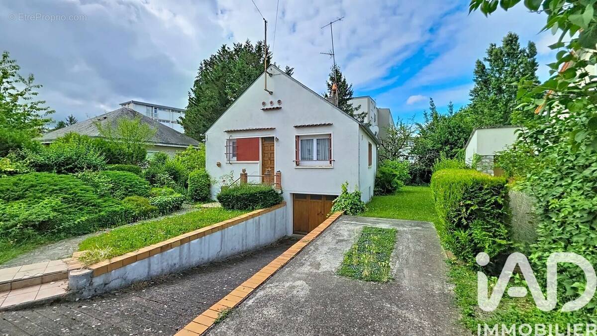 Photo 1 - Maison à SAINT-JEAN-DE-LA-RUELLE