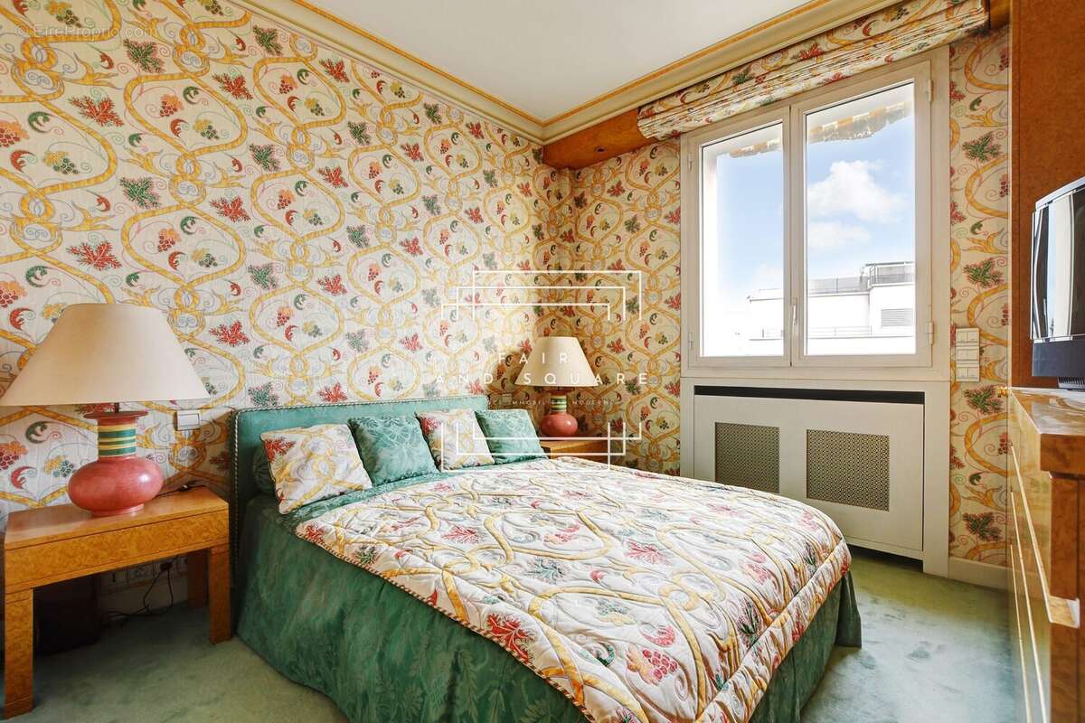 Appartement à PARIS-16E