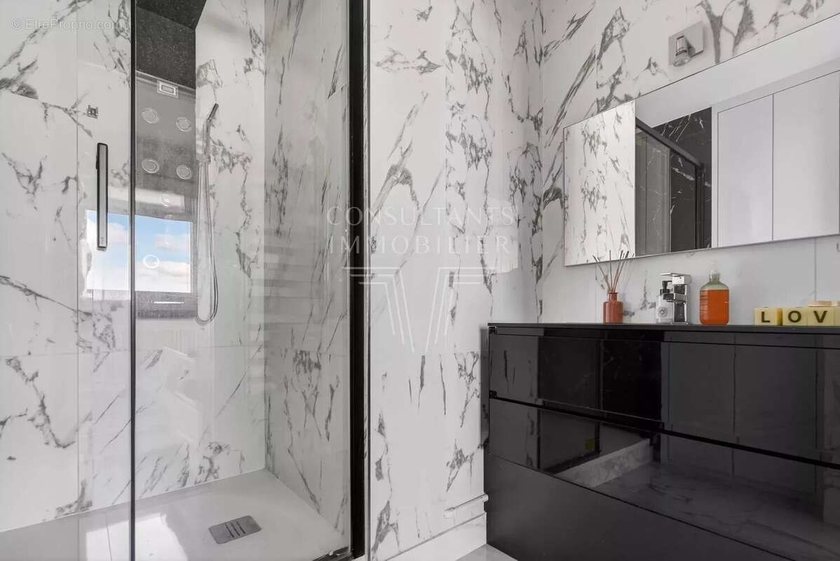 Appartement à NEUILLY-SUR-SEINE
