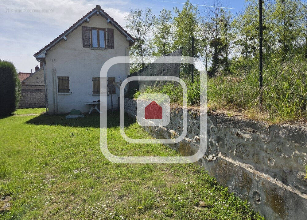 Maison à VAILLY-SUR-AISNE