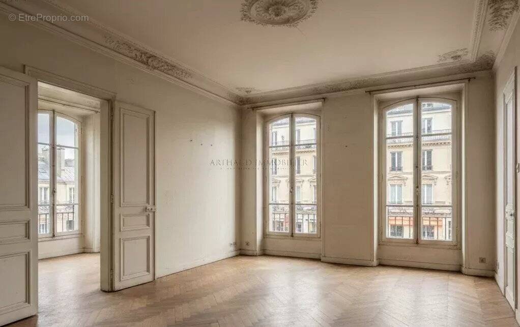 Appartement à PARIS-8E