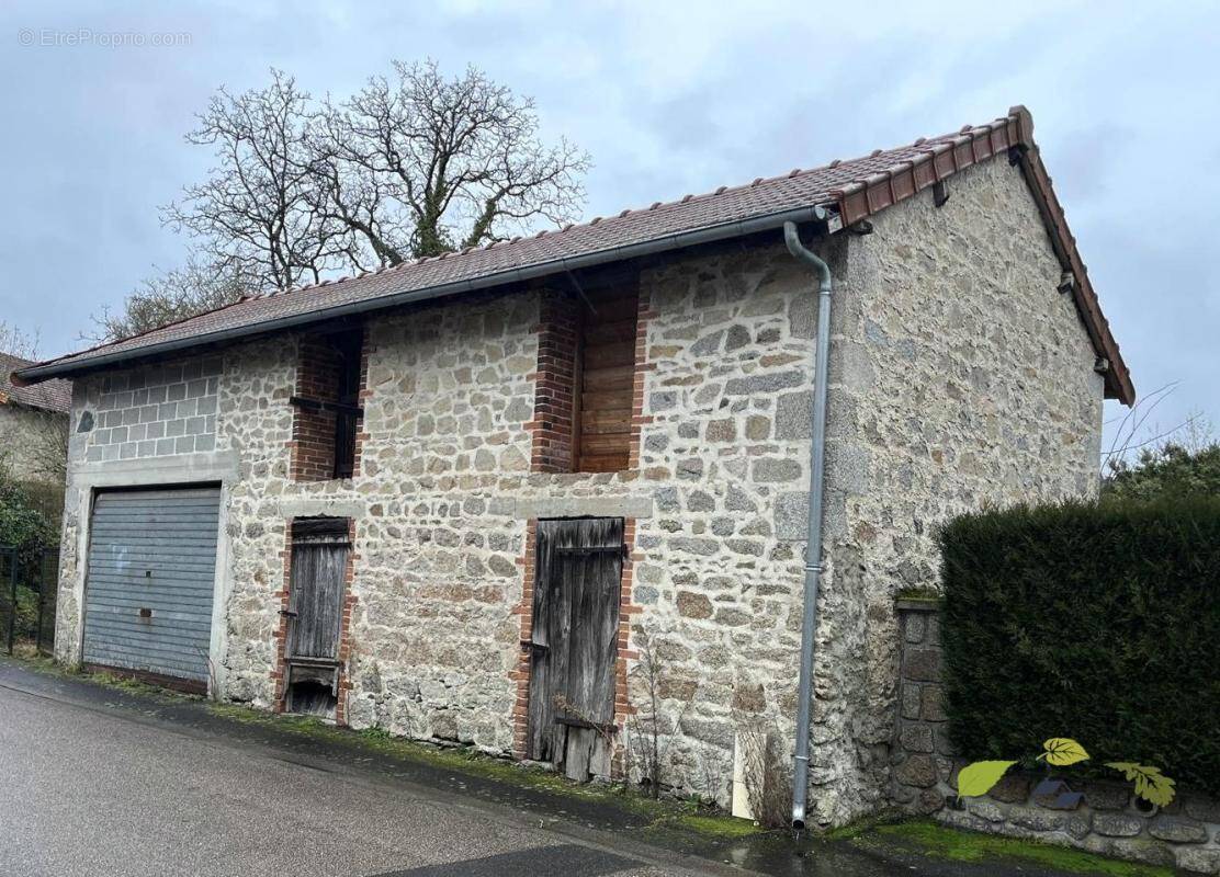 Maison à SAUVIAT-SUR-VIGE