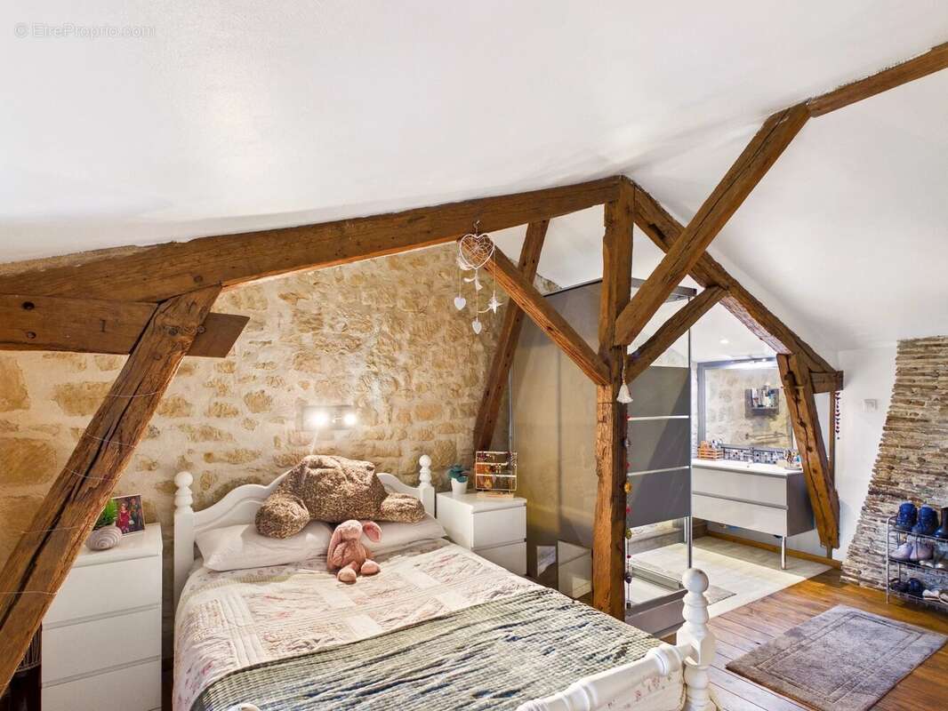 Maison à BOURGOUGNAGUE
