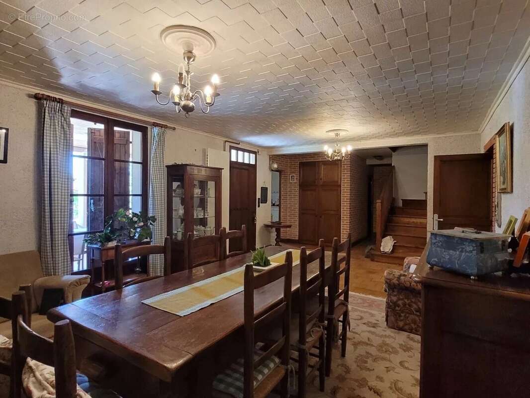 Belle maison familiale, avec piscine, dépendances et terrain de 1.7 ha - photo 4