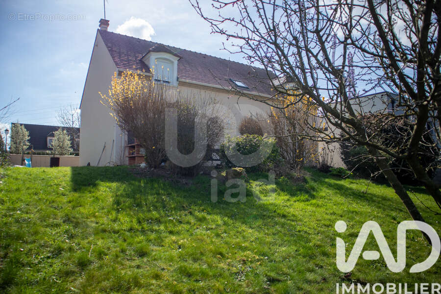 Photo 2 - Maison à FEROLLES-ATTILLY