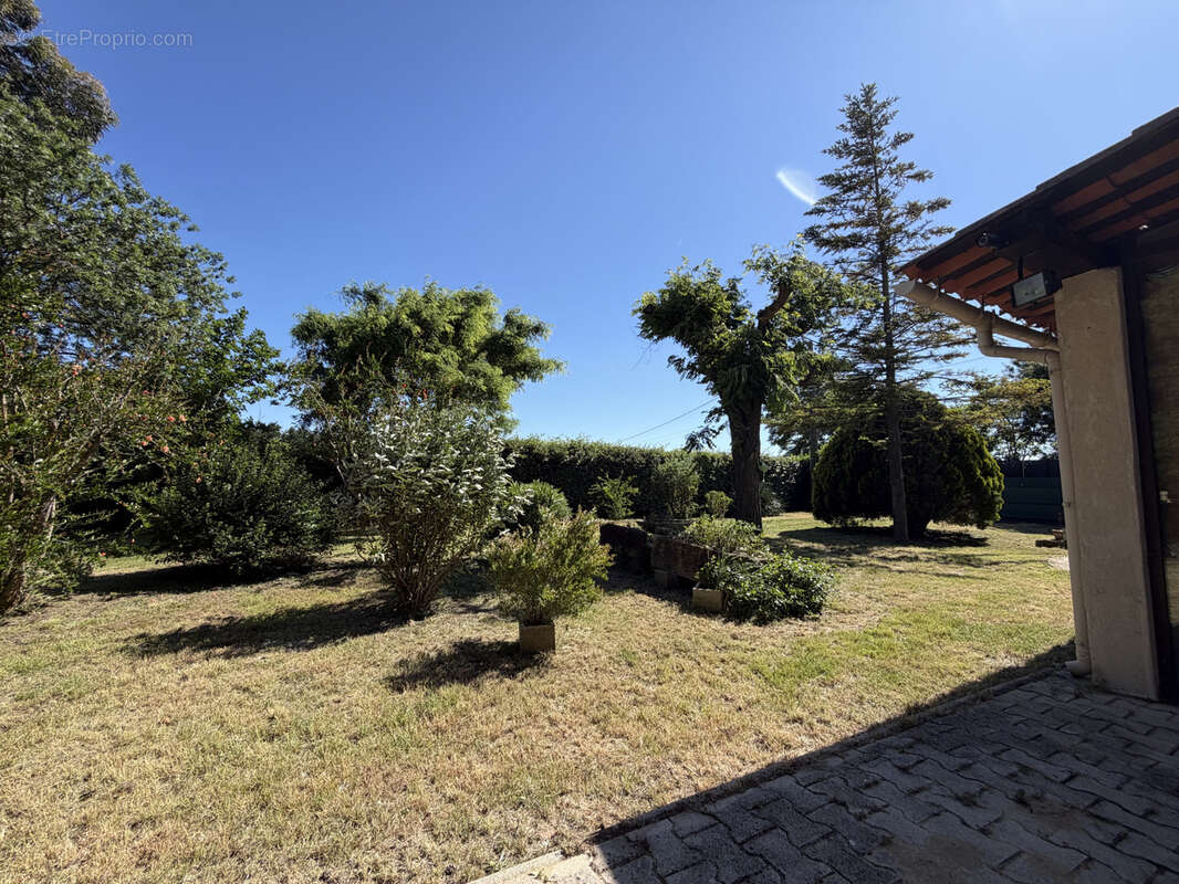 Maison à CADEROUSSE