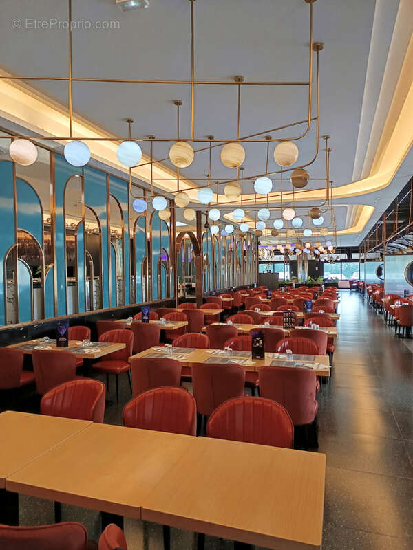 Commerce à SAINT-CYR-L'ECOLE