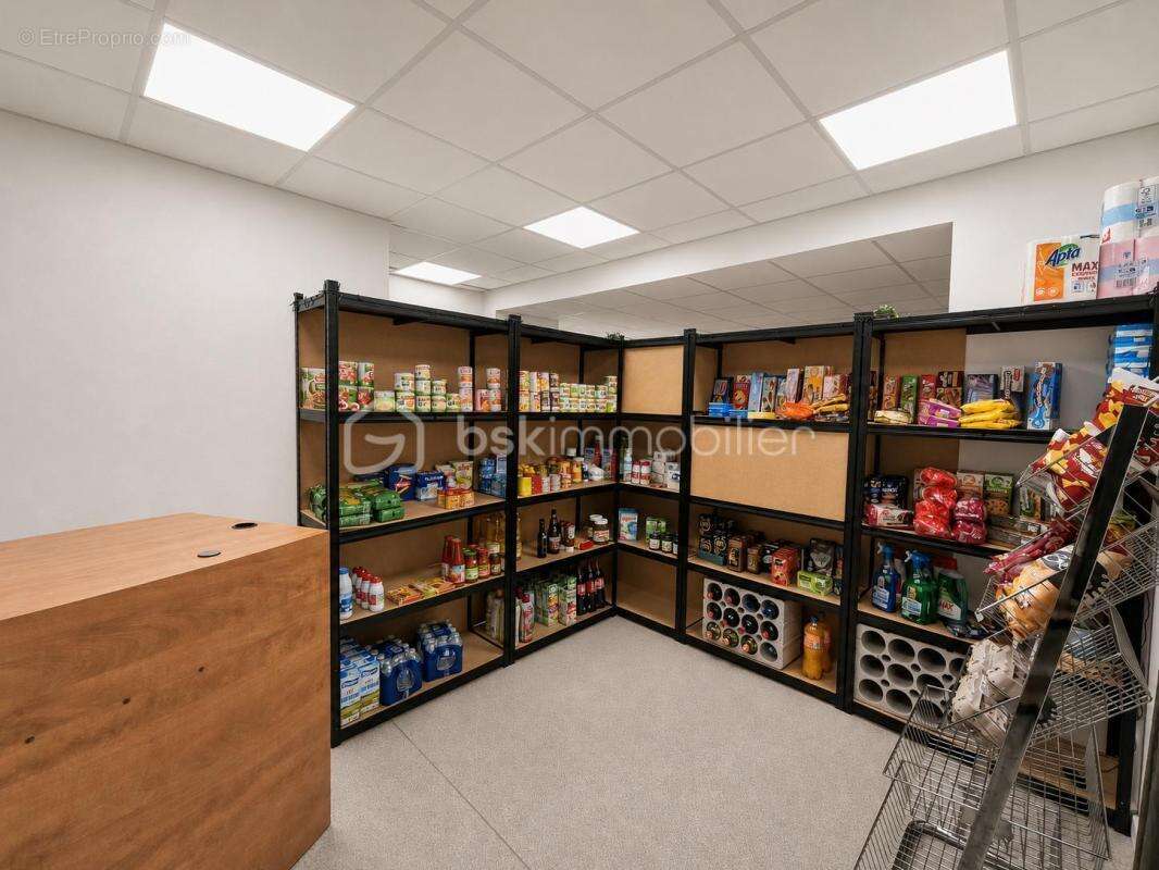 À Vendre : Fond de Commerce “Épicerie / Restaurant' – Centre de Cordelle - photo 6