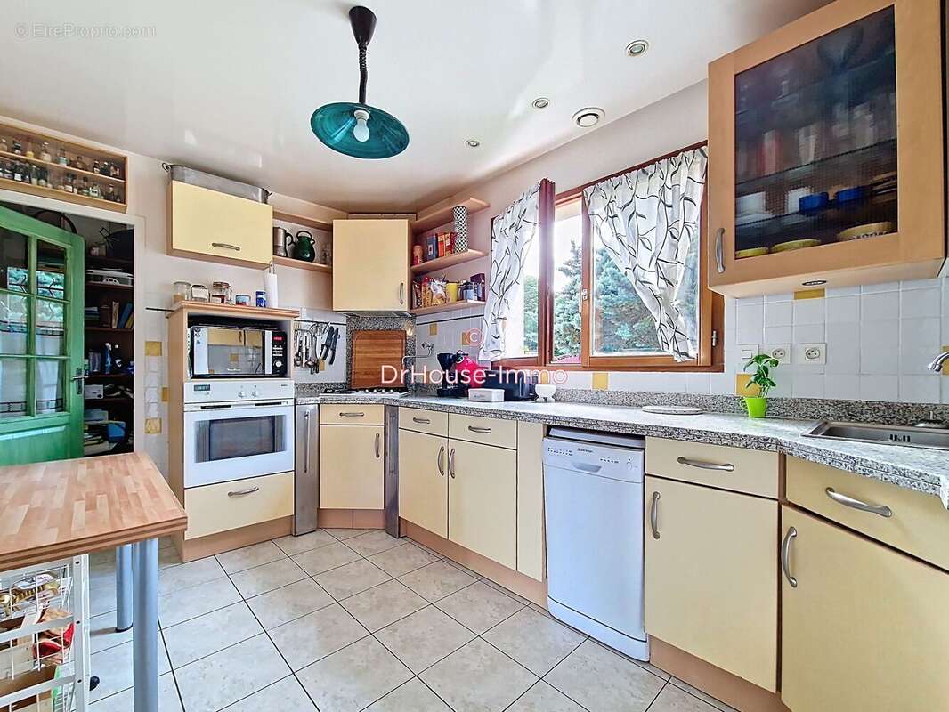 Maison à LES CLAYES-SOUS-BOIS