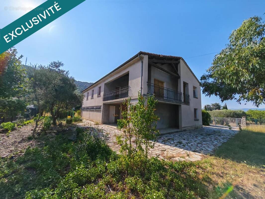 Maison 11 pièces 182 m² · à Chateau-Arnoux-Saint-Auban · 182 m² · 230 000 €
