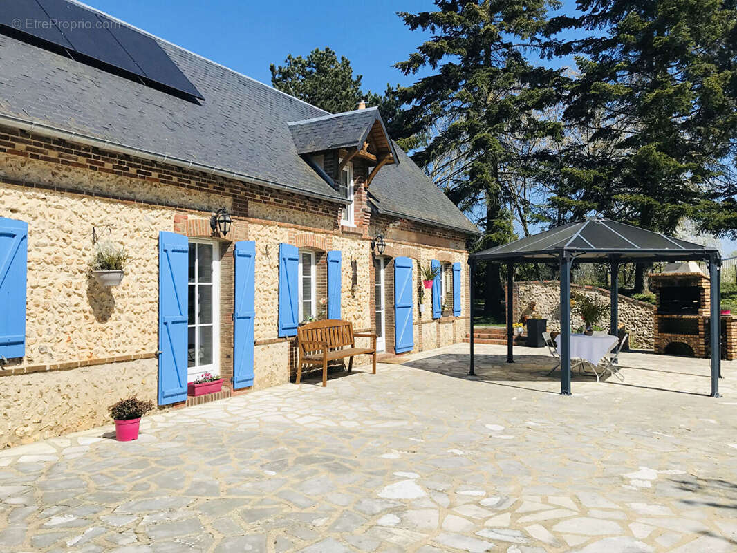 Maison à DAMPIERRE-SUR-AVRE