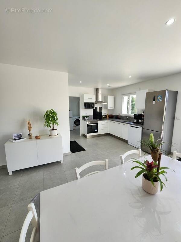 Maison à SAINT-JEAN-D'ANGELY