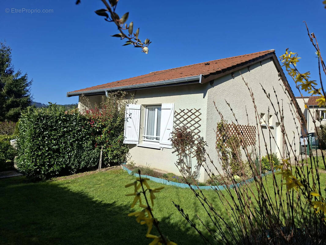 Maison à POULE-LES-ECHARMEAUX