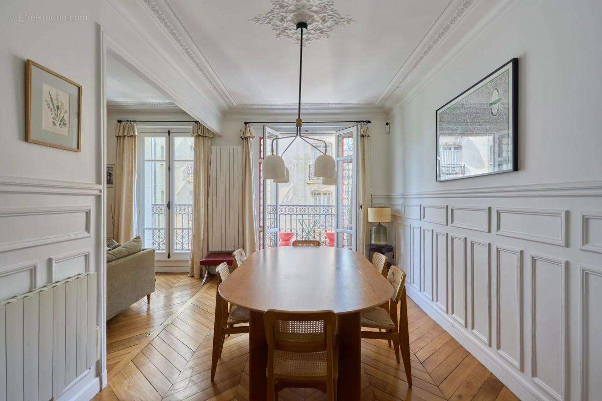 Appartement à PARIS-16E