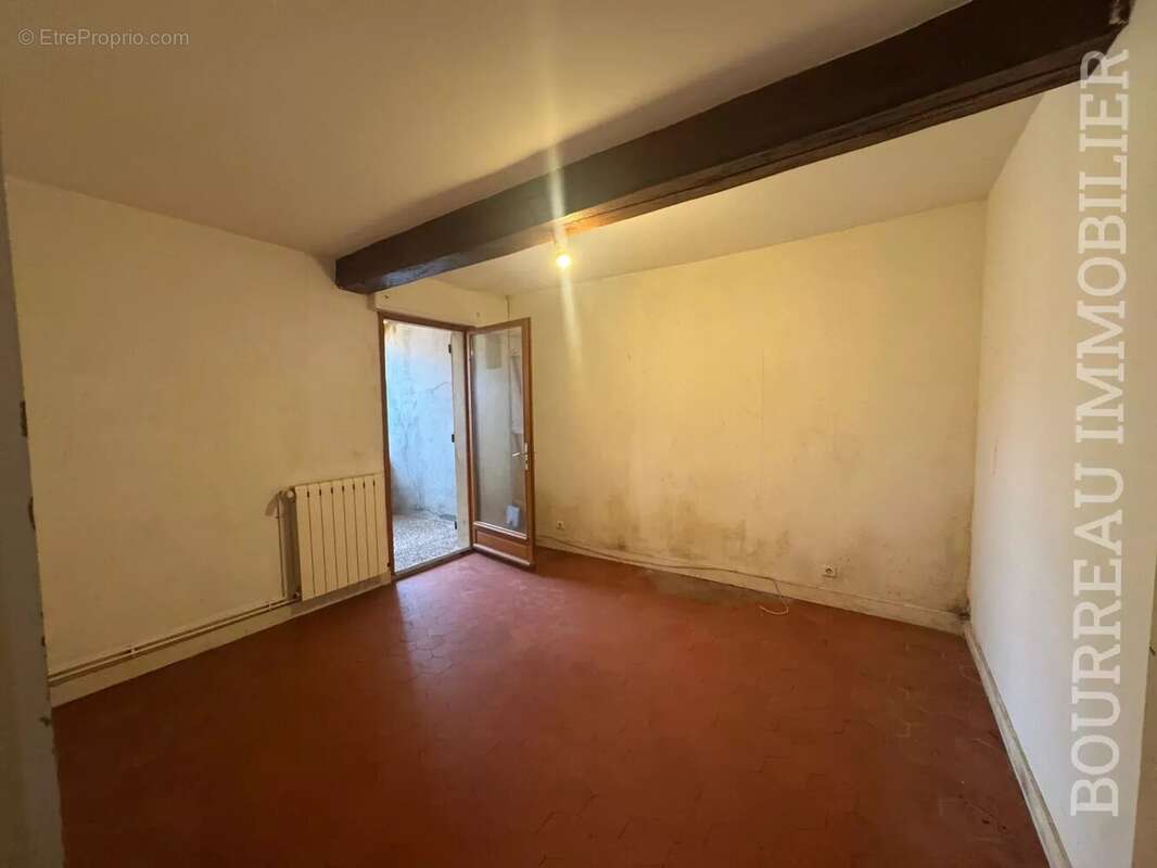 Maison à LA CELLE-SAINT-CYR