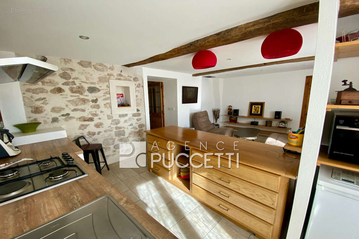 Appartement à COURSEGOULES