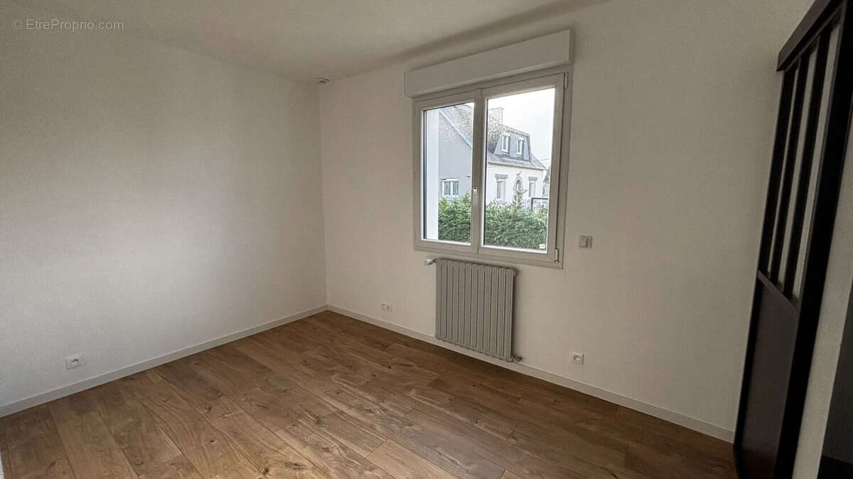 Maison à CHATEAUNEUF-DU-FAOU