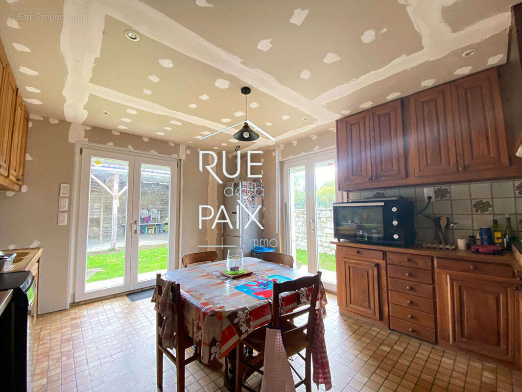 Maison à MONTS-SUR-GUESNES