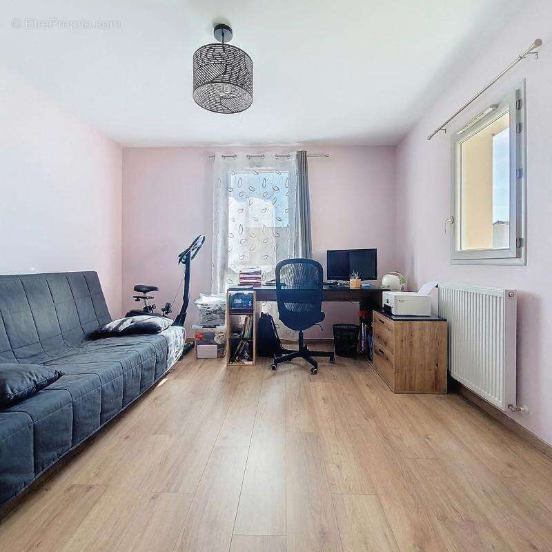 Maison à CHUZELLES