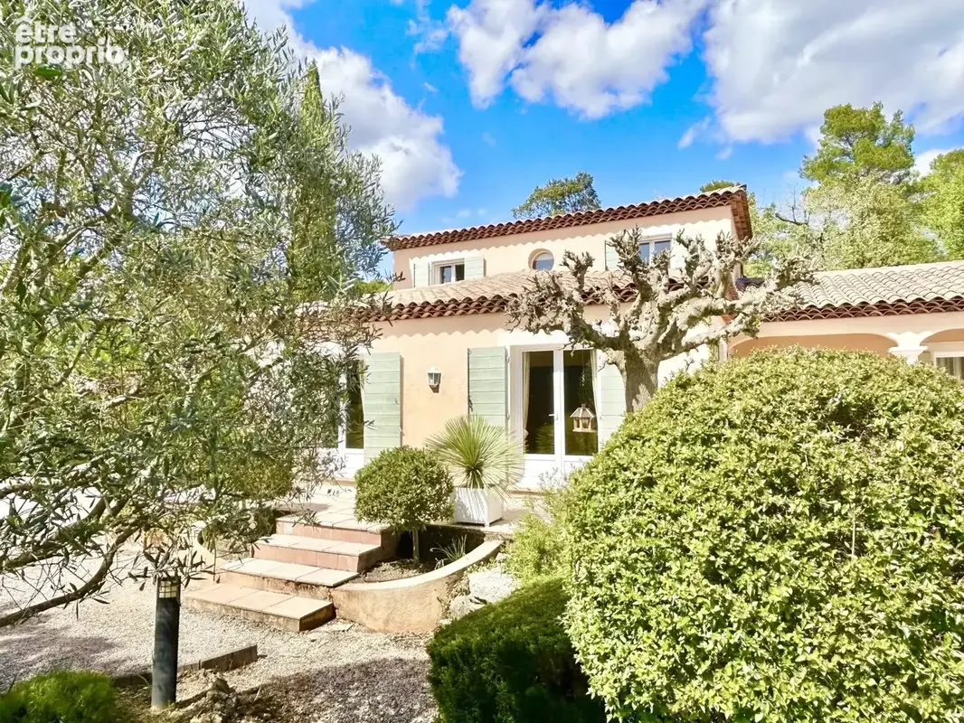 Photo Maison à Gareoult au prix de 595 000€