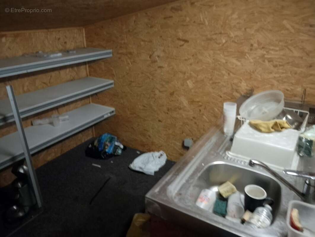 Commerce à LE PONT-DE-BEAUVOISIN