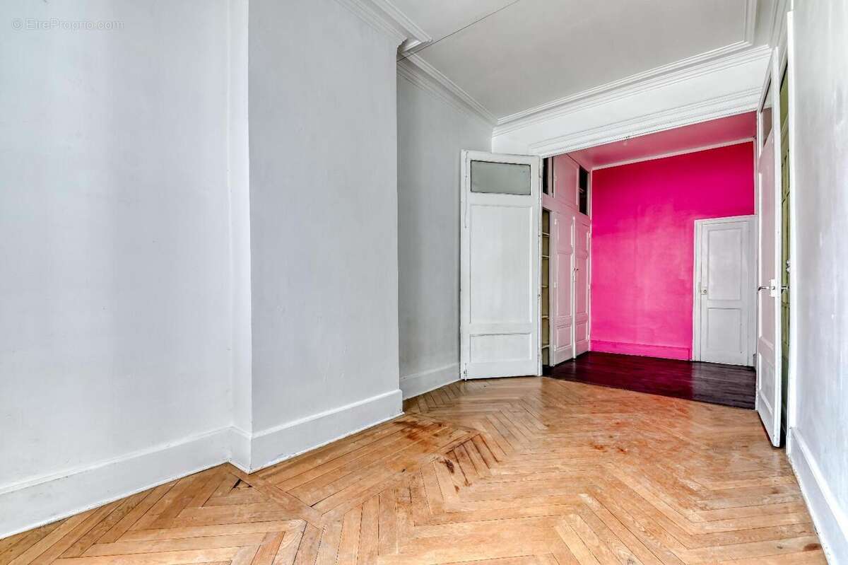   - Appartement à LYON-6E