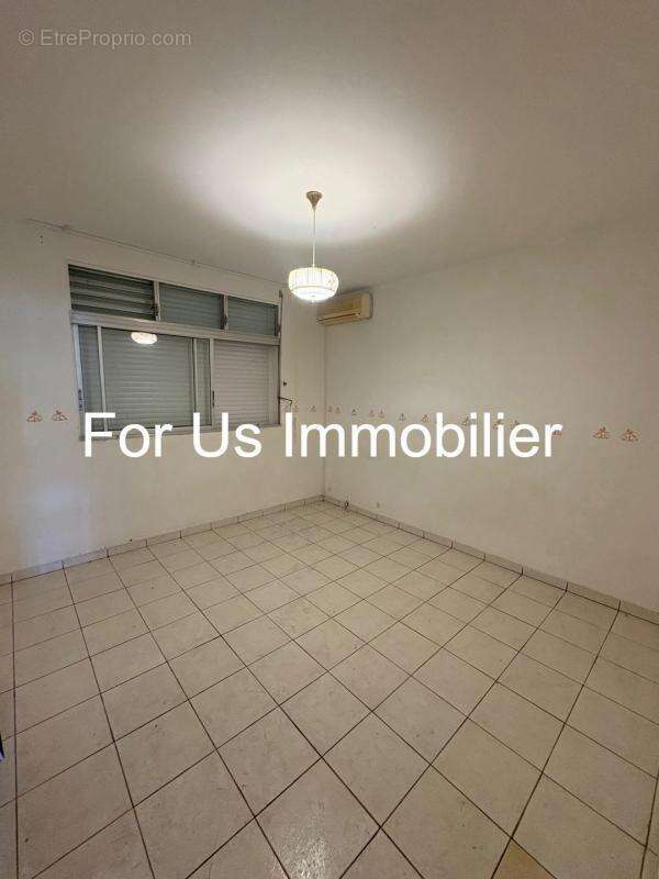 Maison à LES ABYMES