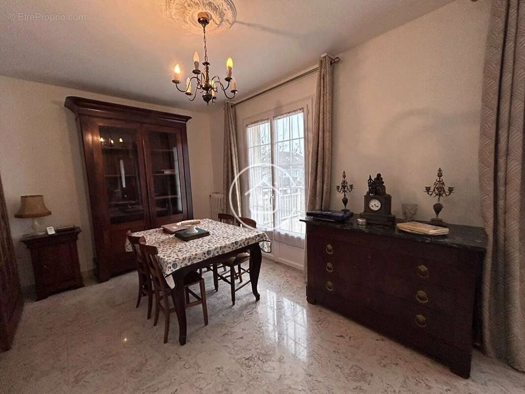 Maison à LA CHAUSSEE-SAINT-VICTOR