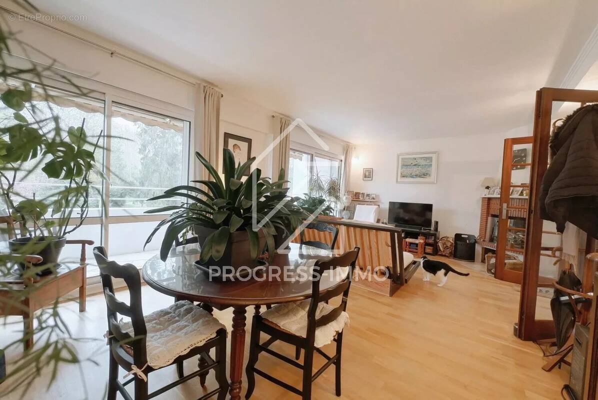 Appartement à COMBS-LA-VILLE