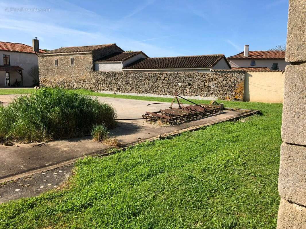 Maison à NUEIL-LES-AUBIERS