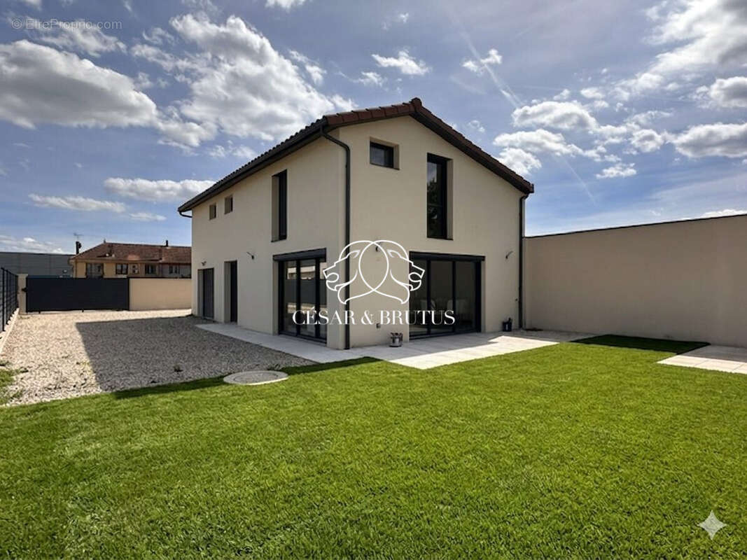Maison 134 m² à Decines-Charpieu  - photo 3