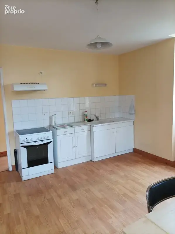 Venez découvrir cette agréable maison de village avec son jardinet équipé d'un puit - photo 5