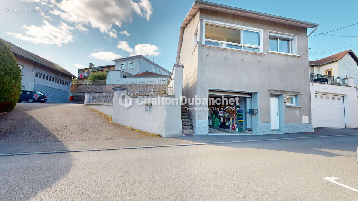Maison à COURS-LA-VILLE