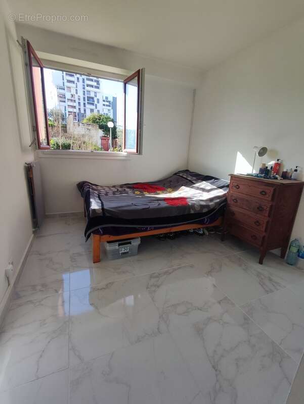 Appartement à VILLETANEUSE