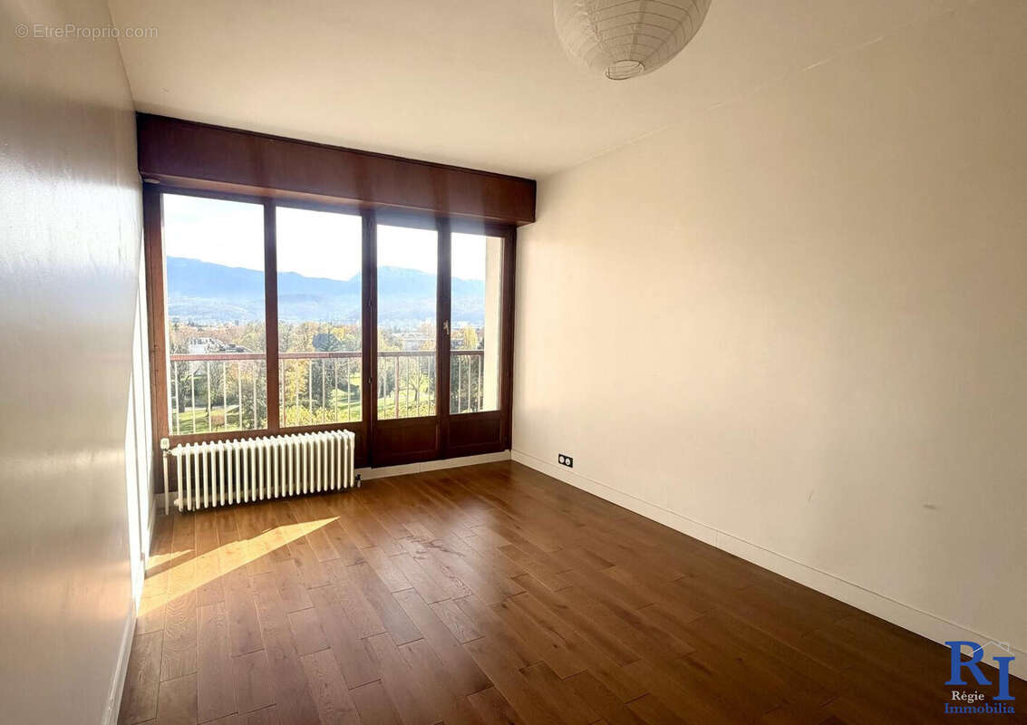 Chambre 3 - Appartement à ECHIROLLES
