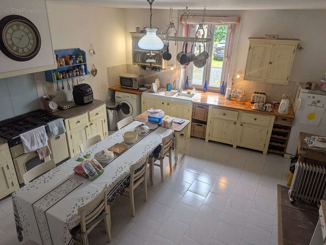 Maison à LASSAY-LES-CHATEAUX