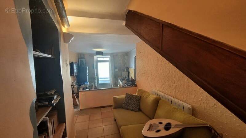Authentique maison de village de 3 pièces avec cave voûtée et chambre à rénover_SIGONCE (04) - photo 9