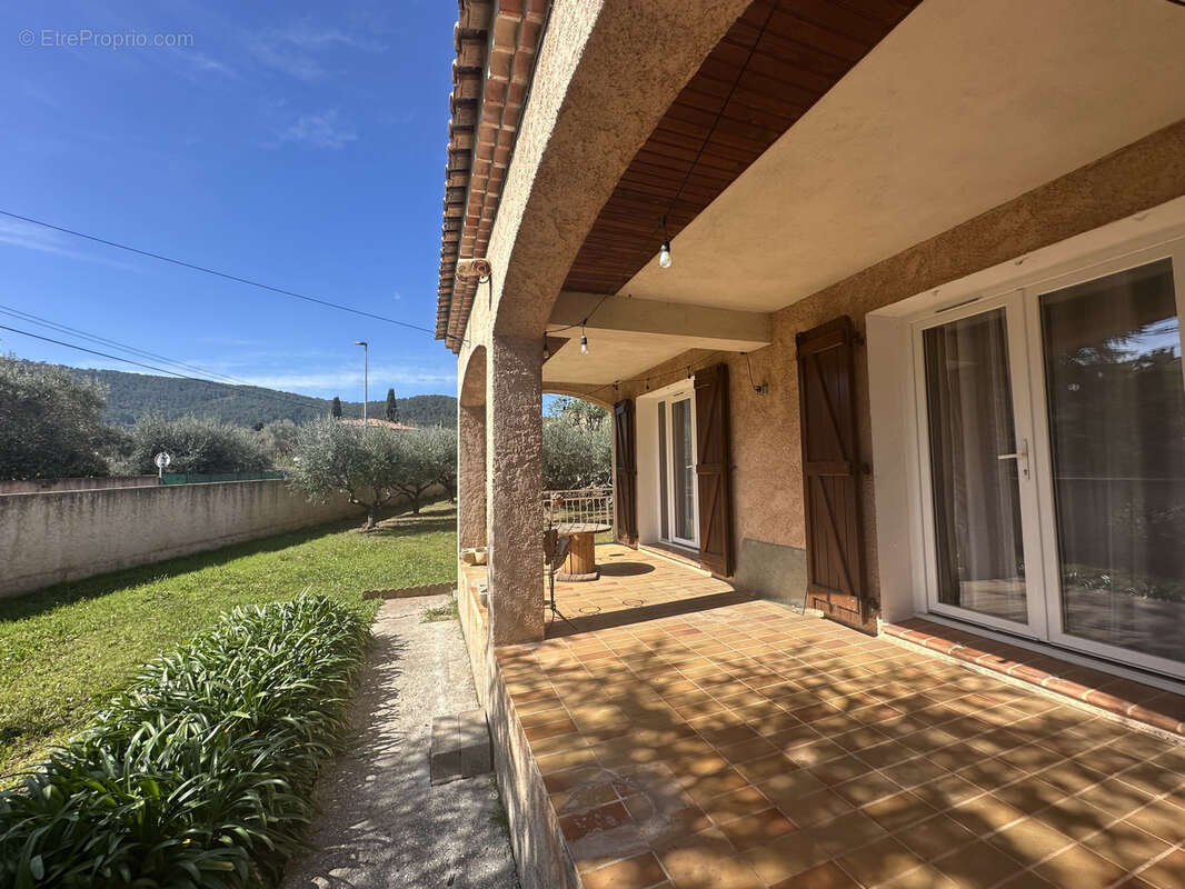 Maison à SOLLIES-PONT