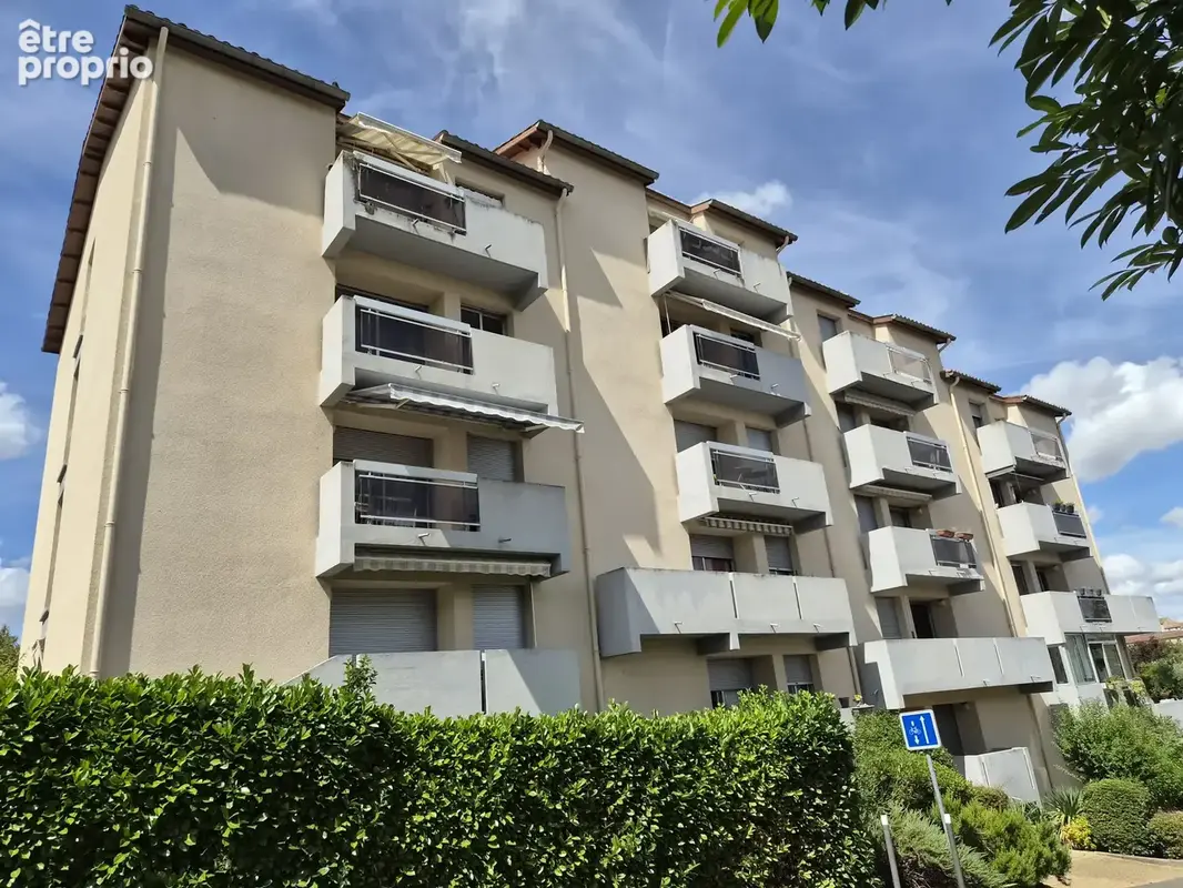 Appartement T3 - 71m2 + balcons, garage et cave - photo 2