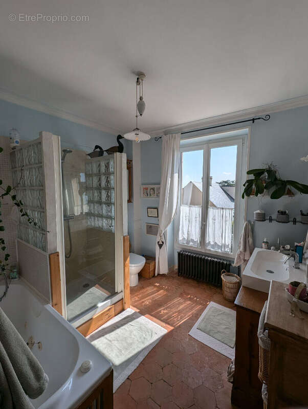 Maison à LE MESNIL-LE-ROI