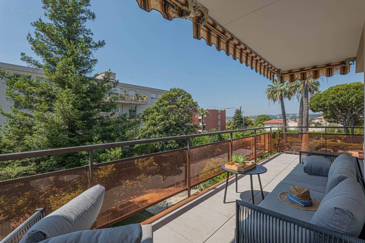 Appartement à SAINT-LAURENT-DU-VAR