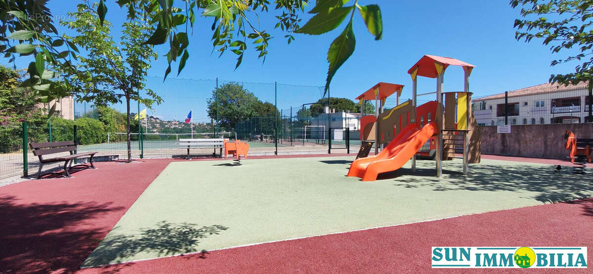 Parking à VILLENEUVE-LOUBET