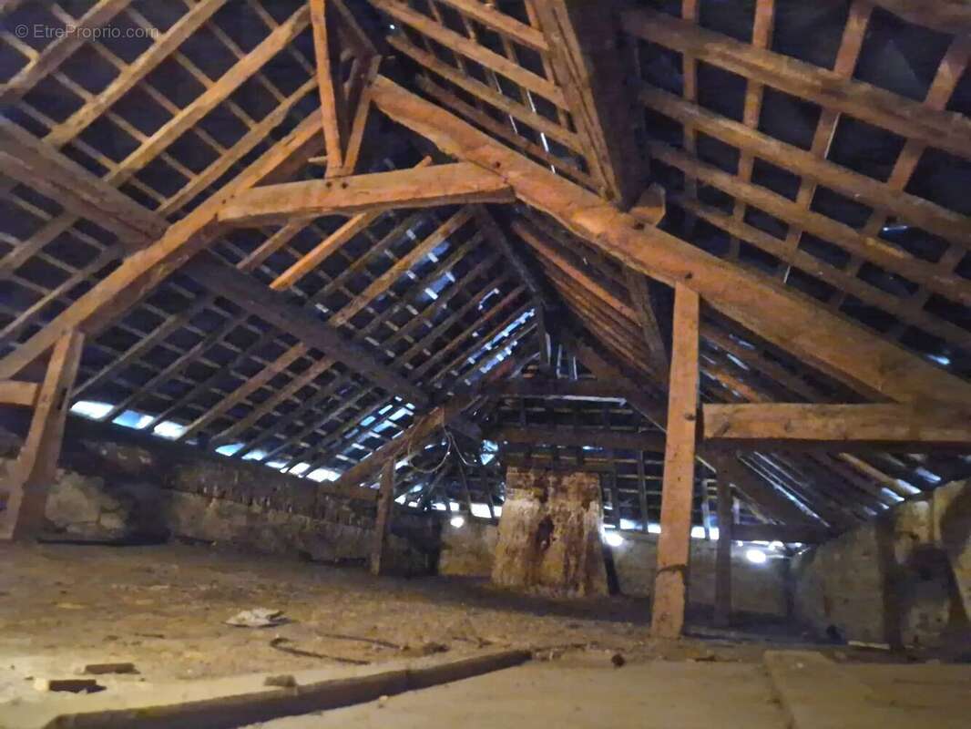 Maison de ville située à 10 km de Bernay. - photo 7