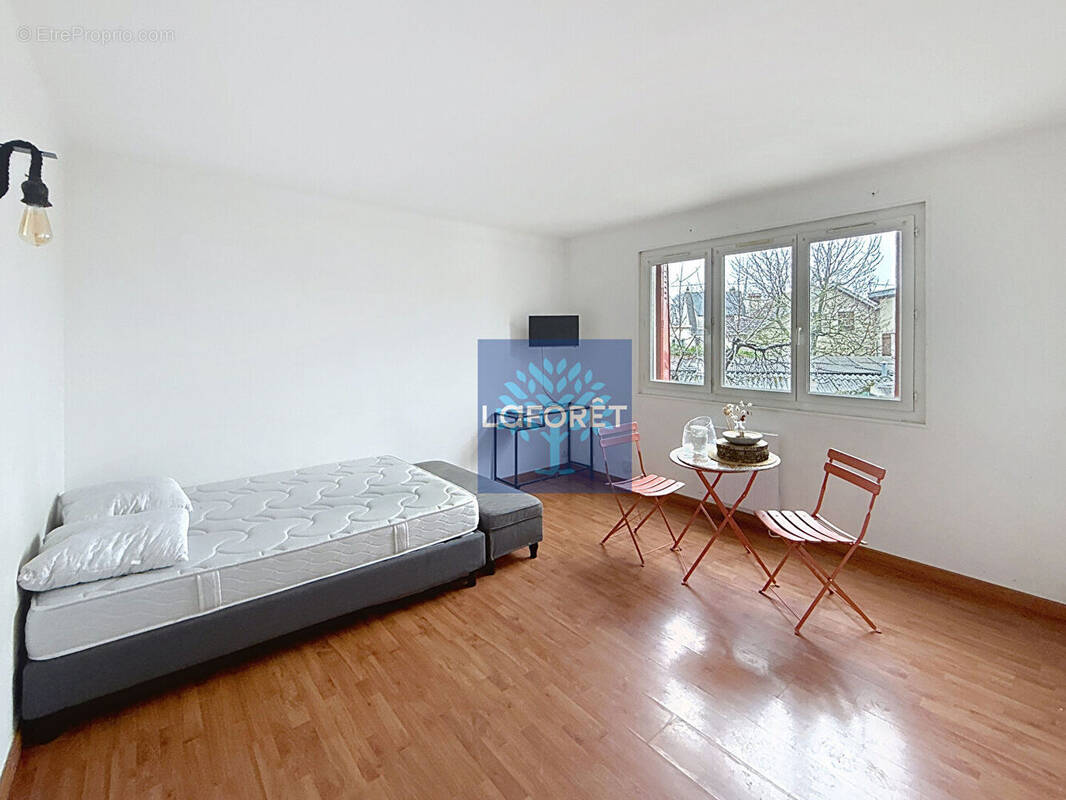 Appartement à SAINTE-GENEVIEVE-DES-BOIS