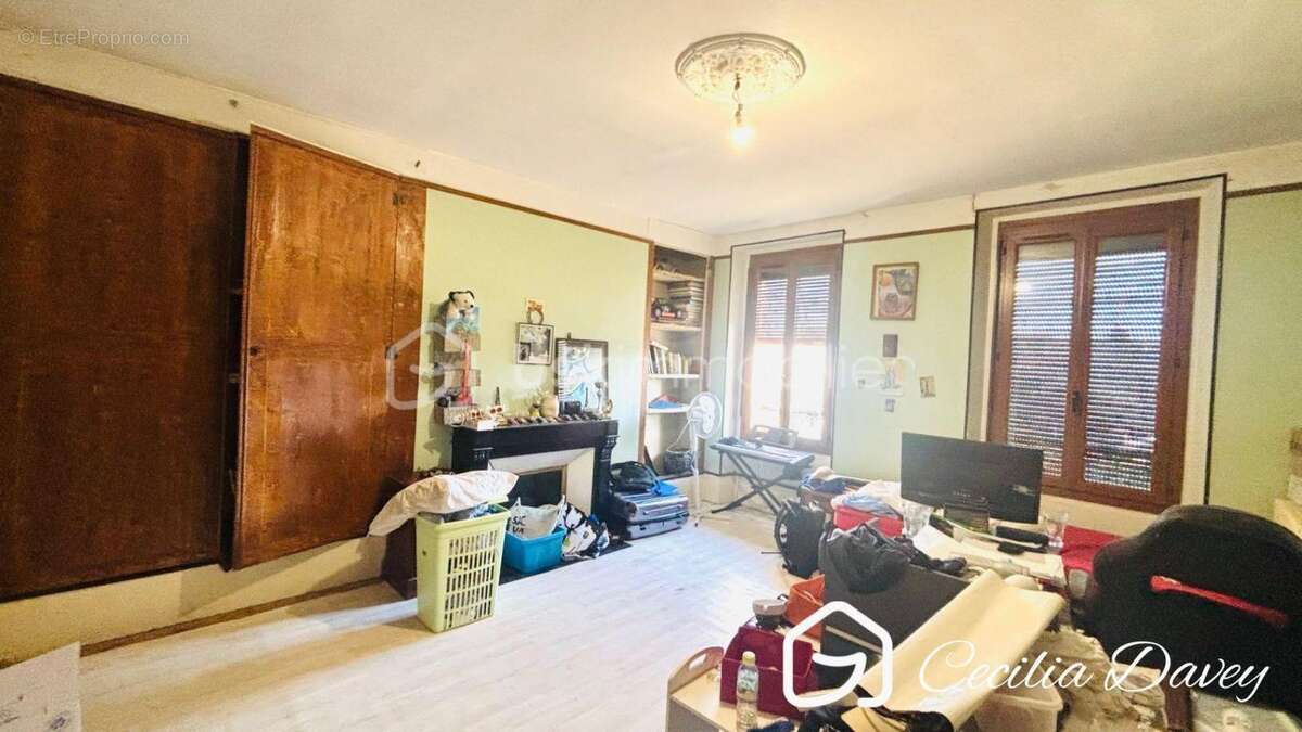 Maison à VILLENEUVE-SUR-YONNE