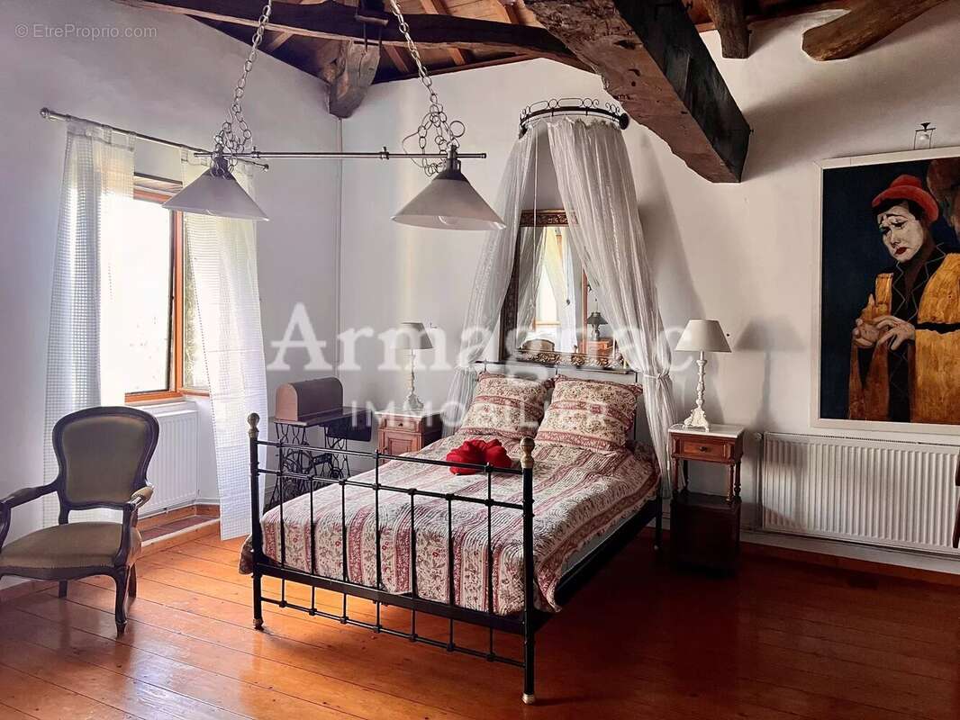 Maison à VIC-FEZENSAC