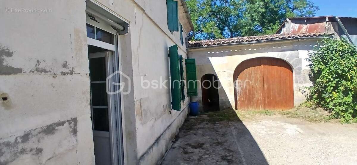 Maison à BURIE